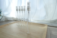 細身のガラススプレー容器